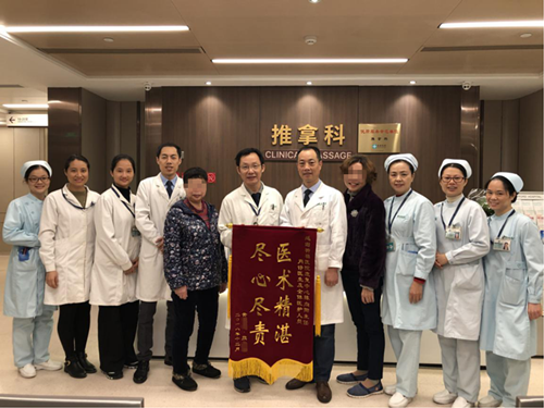 她们结伴三次送锦旗，背后故事竟让人感动不已