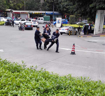 开车时突发癫痫  祈福医院保安及时救命