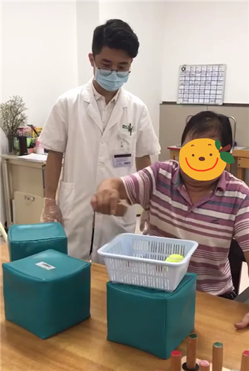 从“瘫”到“下地行走”，他只花了4个月？！